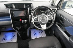 Минивэн Toyota Roomy 2017 года, 1039000 рублей, Красноярск