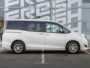 Минивэн Toyota Noah 2019 года, 2300000 рублей, Краснодар