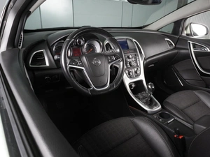 Хетчбэк Opel Astra GTC 2012 года, 925000 рублей, Красный Пахарь