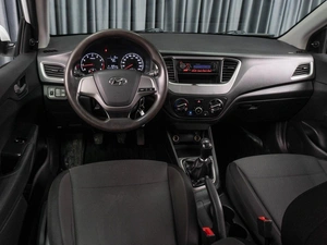Седан Hyundai Solaris 2018 года, 799000 рублей, Тюмень
