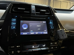 Лифтбек Toyota Prius 2017 года, 1747000 рублей, Красноярск