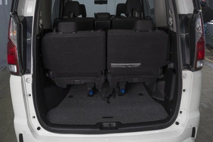 Минивэн Nissan Serena 2018 года, 1970000 рублей, Омск