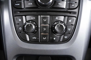 Седан Opel Astra 2012 года, 789000 рублей, Пермь