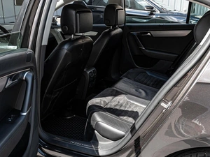 Седан Volkswagen Passat 2011 года, 1370000 рублей, Краснодар
