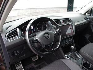 Внедорожник Volkswagen Tiguan 2018 года, 2379000 рублей, Владимир