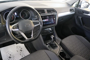 Внедорожник Volkswagen Tiguan 2021 года, 2899000 рублей, Омск