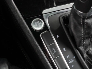 Хетчбэк Volkswagen Golf 2019 года, 1999000 рублей, Тюмень