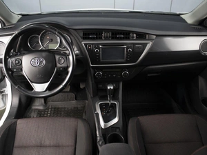 Хетчбэк Toyota Auris 2015 года, 1599000 рублей, Омск