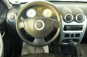 Хетчбэк Renault Sandero 2010 года, 559000 рублей, Омск
