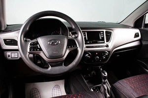 Седан Hyundai Solaris 2022 года, 1799000 рублей, Сургут