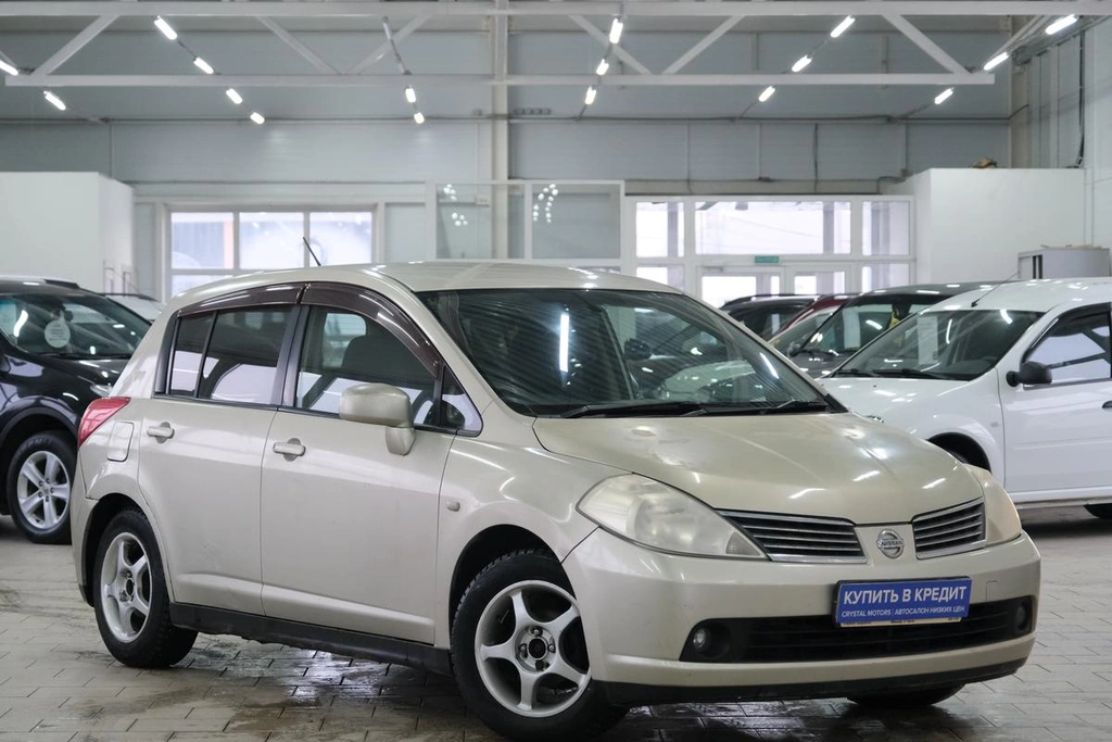 Седан Nissan Tiida 2005 года, 369000 рублей, Омск
