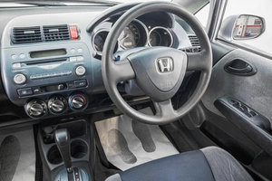 Хетчбэк Honda Fit 2001 года, 299000 рублей, Барнаул