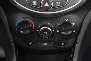 Хетчбэк Hyundai Solaris 2015 года, 989000 рублей, Омск