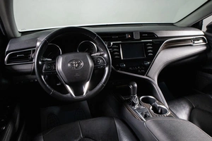 Седан Toyota Camry 2018 года, 2799000 рублей, Сургут