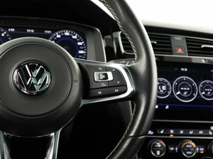 Универсал Volkswagen Golf 2018 года, 1993097 рублей, Москва