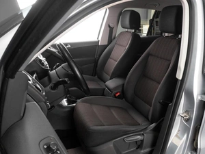 Внедорожник Volkswagen Tiguan 2012 года, 1439000 рублей, Тюмень