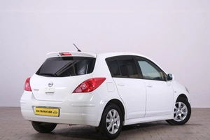 Хетчбэк Nissan Tiida 2013 года, 969000 рублей, Омск