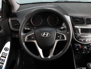 Седан Hyundai Solaris 2016 года, 895000 рублей, Омск