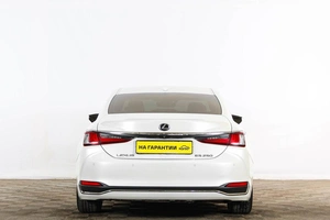 Седан Lexus ES 2019 года, 3699000 рублей, Тюмень