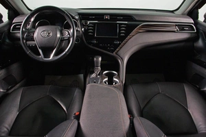 Седан Toyota Camry 2019 года, 2859000 рублей, Сургут