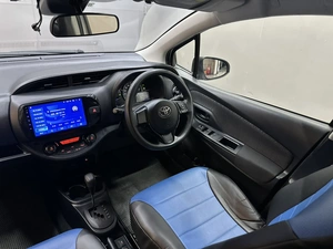 Хетчбэк Toyota Vitz 2017 года, 1197000 рублей, Красноярск