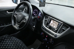 Седан Hyundai Solaris 2017 года, 983000 рублей, Солонцы