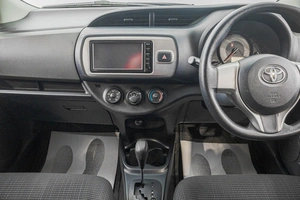 Хетчбэк Toyota Vitz 2015 года, 1019000 рублей, Барнаул