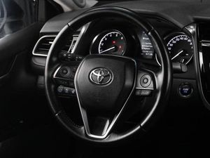 Седан Toyota Camry 2021 года, 3499000 рублей, Тюмень