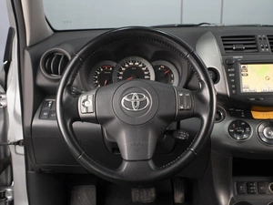 Внедорожник Toyota RAV4 2011 года, 1690000 рублей, Омск