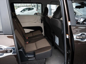 Минивэн Toyota Sienta 2019 года, 1680000 рублей, Краснодар