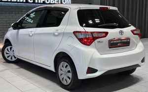 Хетчбэк Toyota Vitz 2017 года, 1087000 рублей, Красноярск