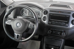 Внедорожник Volkswagen Tiguan 2011 года, 1189000 рублей, Кемерово