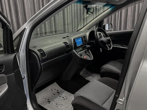 Минивэн Toyota Wish 2003 года, 800000 рублей, Красноярск