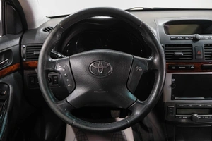 Седан Toyota Avensis 2005 года, 729000 рублей, Новокузнецк