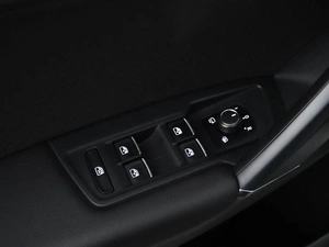 Внедорожник Volkswagen Tiguan 2018 года, 2389000 рублей, Москва