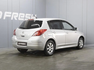 Хетчбэк Nissan Tiida 2011 года, 800000 рублей, Омск
