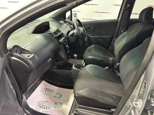 Хетчбэк Toyota Vitz 2006 года, 499000 рублей, Красноярск