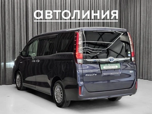 Минивэн Toyota Esquire 2015 года, 1765000 рублей, Красноярск