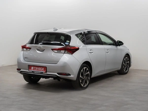 Хетчбэк Toyota Auris 2015 года, 1330000 рублей, Красноярск