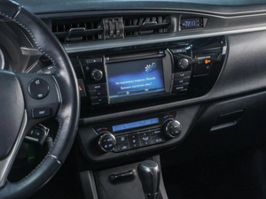 Седан Toyota Corolla 2015 года, 1399000 рублей, Сургут