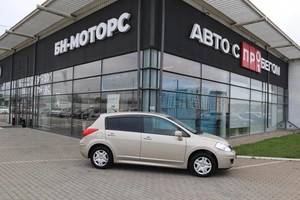 Хэтчбек Nissan Tiida 2010 года, 800000 рублей, Мирное