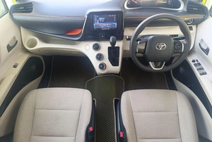 Минивэн Toyota Sienta 2017 года, 1200000 рублей, Красноярск