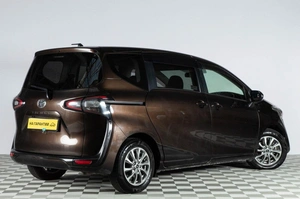 Минивэн Toyota Sienta 2018 года, 1439000 рублей, Челябинск