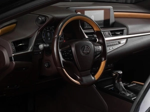 Седан Lexus ES 2019 года, 2949000 рублей, Тюмень