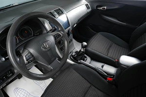 Седан Toyota Corolla 2011 года, 799000 рублей, Тюмень