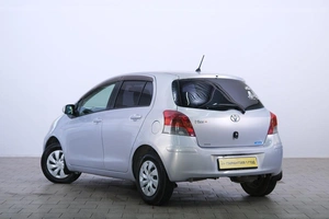 Хетчбэк Toyota Vitz 2010 года, 599000 рублей, Омск