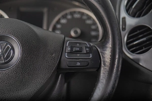 Внедорожник Volkswagen Tiguan 2013 года, 1259000 рублей, Томск