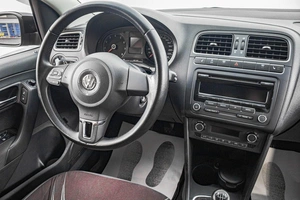 Седан Volkswagen Polo 2011 года, 999000 рублей, Барнаул