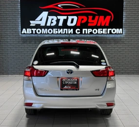 Универсал Toyota Corolla Fielder 2017 года, 1320000 рублей, Красноярск