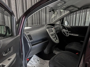 Хетчбэк Toyota Ractis 2010 года, 699000 рублей, Красноярск